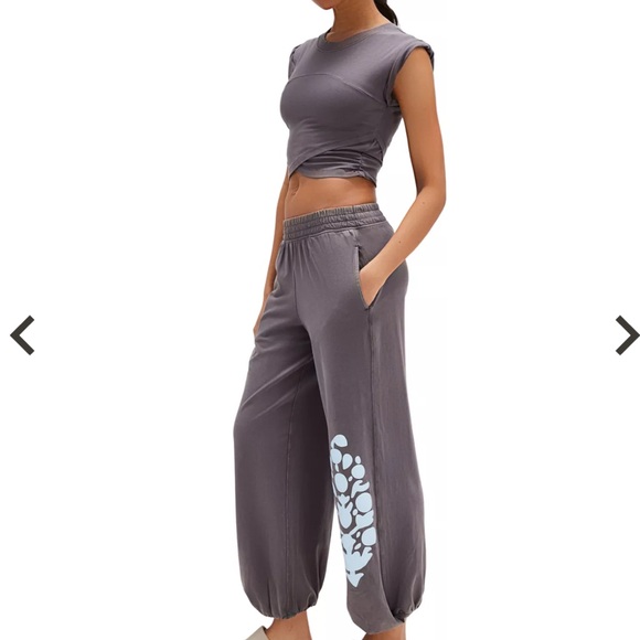 FP Movement Women's Hot Shot Logo
Crossover 2-Piece Set 🌸 - Picture 5 of 14